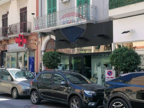 negozio in vendita a Bari in zona Carrassi