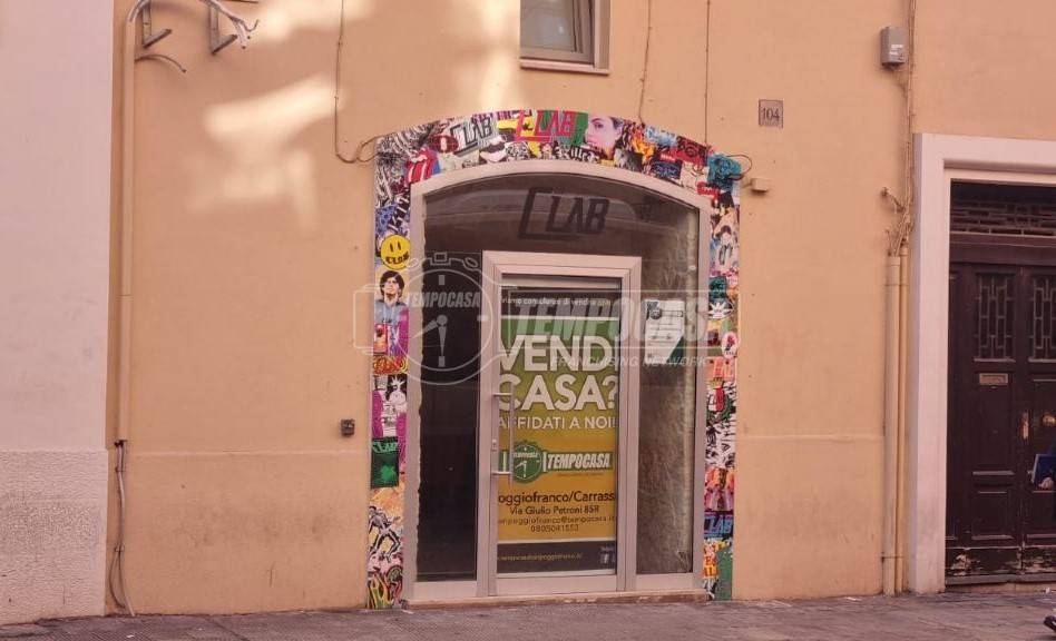 negozio in vendita a Bari in zona Murat