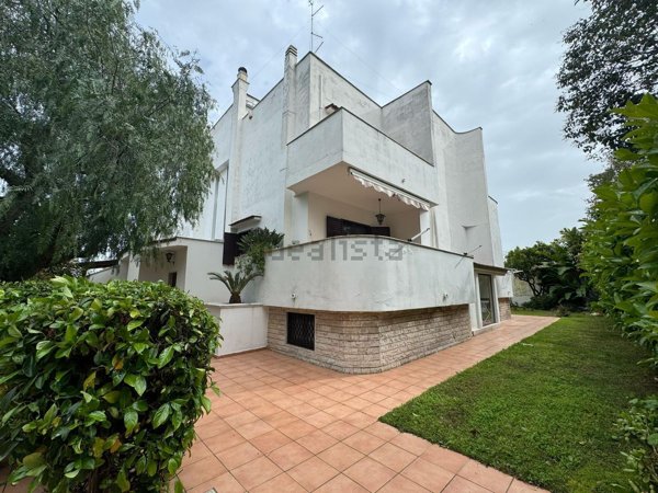 casa indipendente in vendita a Bari in zona Palese/Macchie