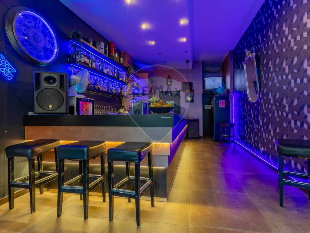 negozio in vendita a Bari in zona Poggiofranco