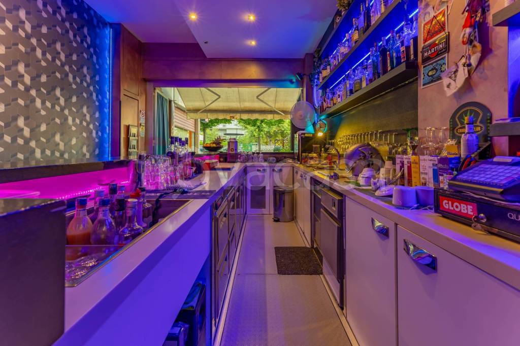 negozio in vendita a Bari in zona Poggiofranco