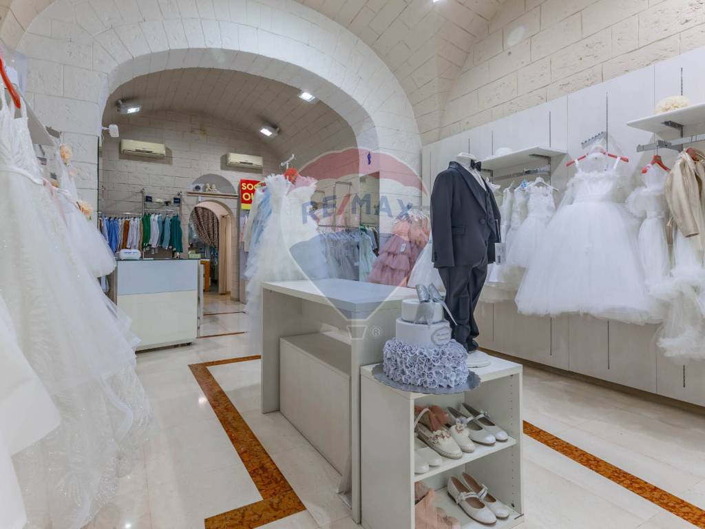 locale commerciale in vendita a Bari in zona Libertà