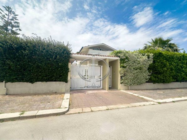 casa indipendente in vendita a Bari in zona Carbonara