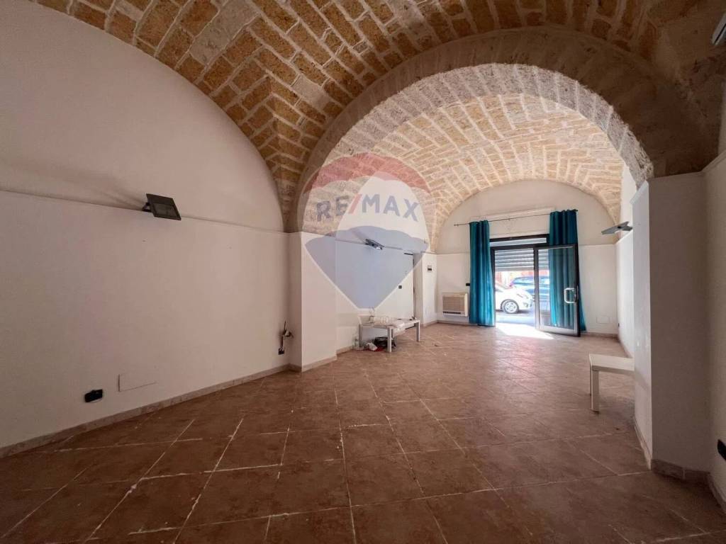 ufficio in vendita a Bari in zona Murat