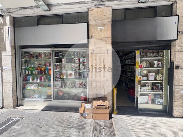 locale commerciale in vendita a Bari in zona Murat