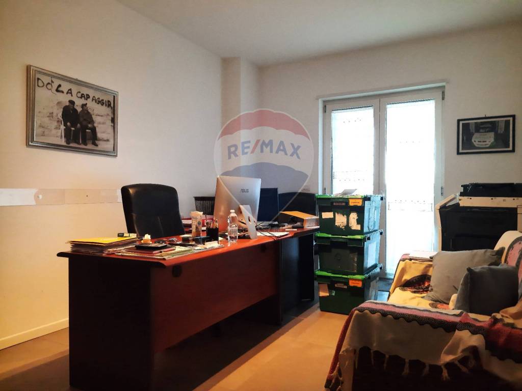 ufficio in vendita a Bari in zona Japigia