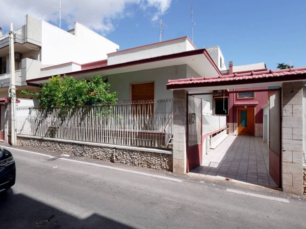 casa indipendente in vendita a Bari in zona Carbonara