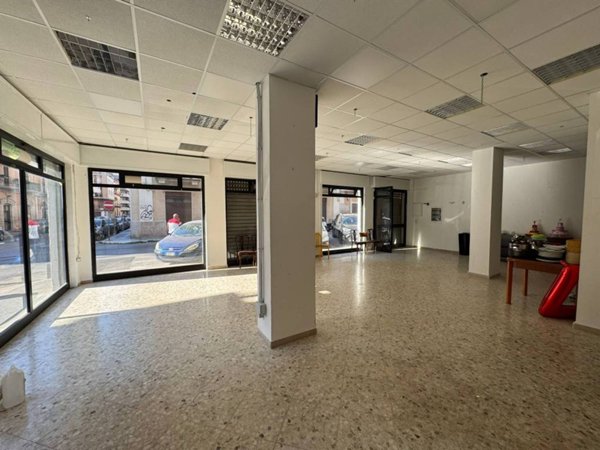 negozio in vendita a Bari in zona Libertà