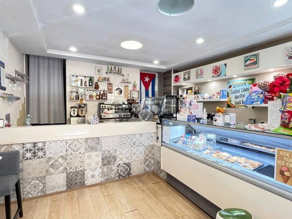 negozio in vendita a Bari in zona Madonnella