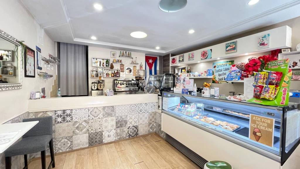 negozio in vendita a Bari in zona Madonnella