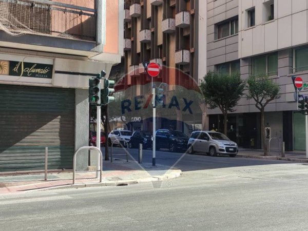 negozio in vendita a Bari in zona Murat