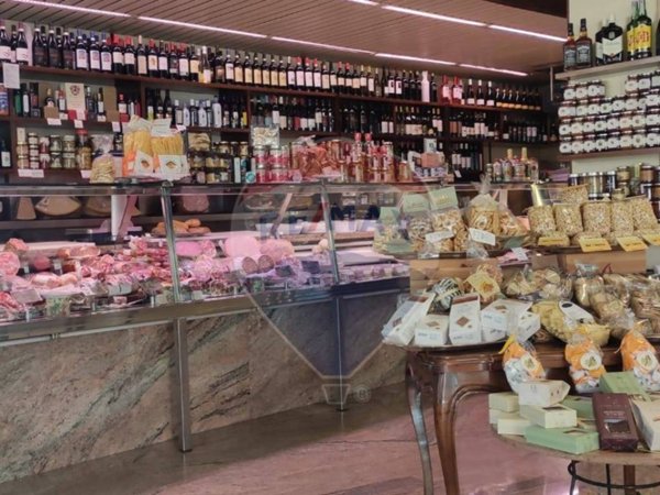negozio in vendita a Bari in zona Madonnella