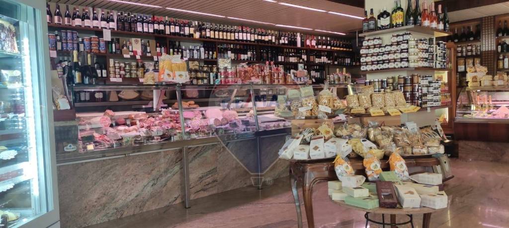 negozio in vendita a Bari in zona Murat