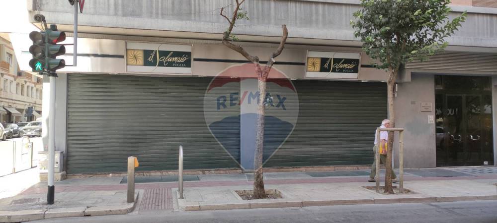 locale commerciale in vendita a Bari in zona Murat
