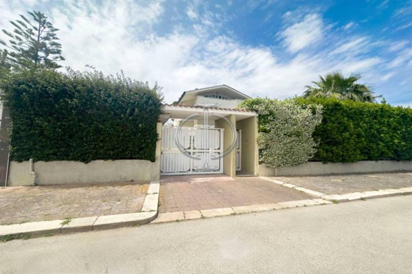 casa indipendente in vendita a Bari in zona Carbonara