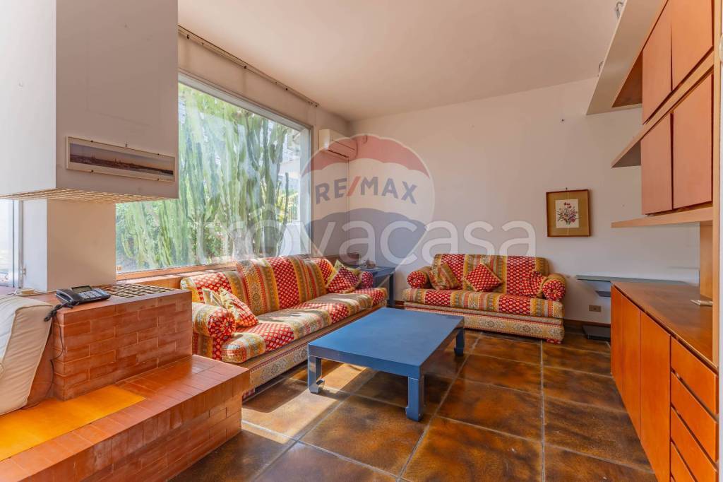 casa indipendente in vendita a Bari in zona Picone