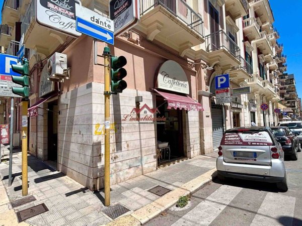 negozio in vendita a Bari in zona Murat