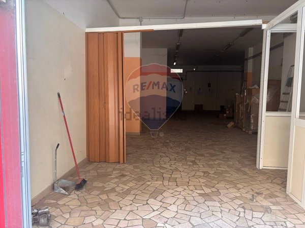 locale commerciale in vendita a Bari in zona Libertà