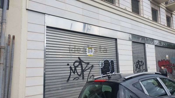 locale commerciale in vendita a Bari in zona Murat