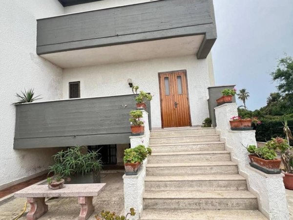 casa indipendente in vendita a Bari in zona Palese/Macchie
