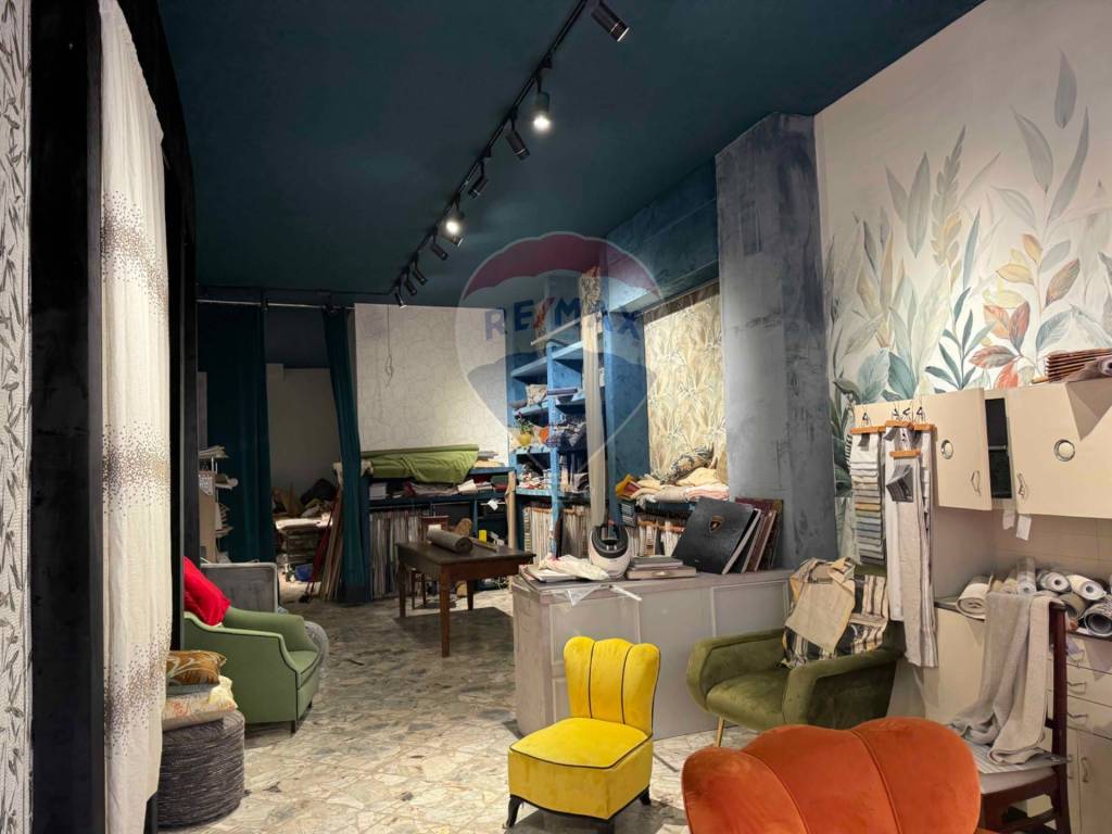 locale commerciale in vendita a Bari in zona Murat