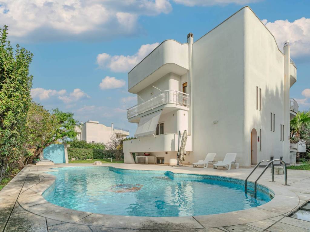 casa indipendente in vendita a Bari in zona Poggiofranco