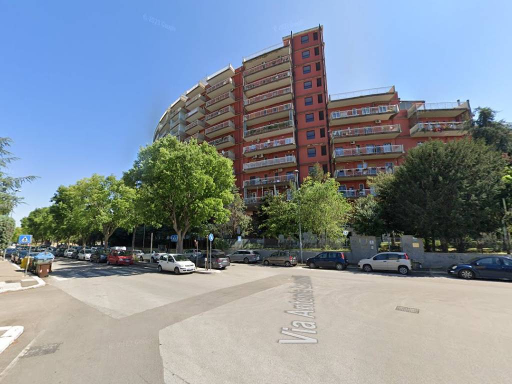 negozio in vendita a Bari in zona Poggiofranco