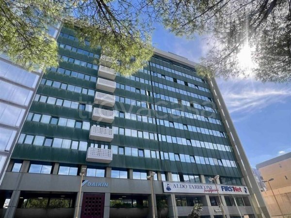 ufficio in vendita a Bari in zona Poggiofranco