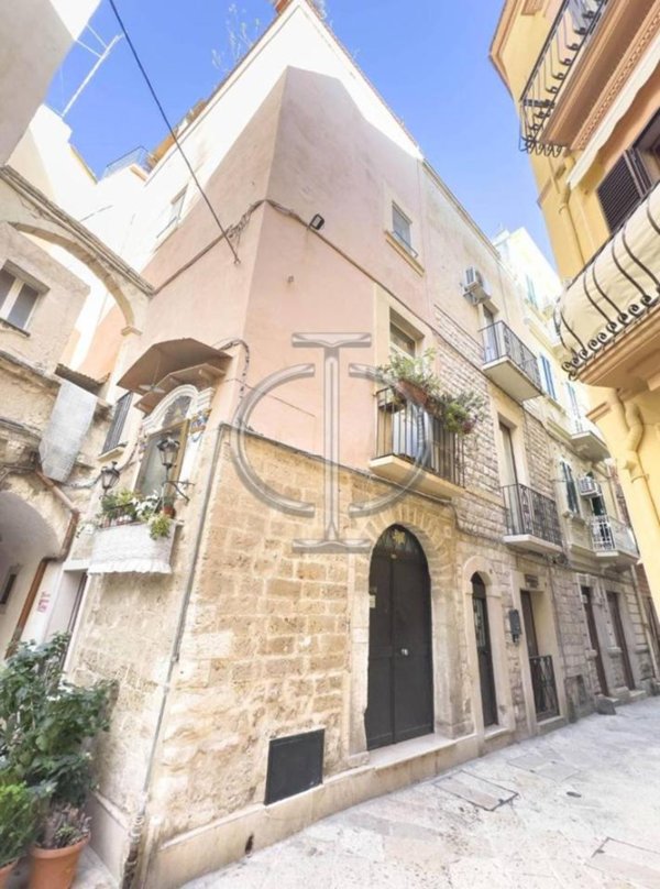 intera palazzina in vendita a Bari in zona Città Vecchia