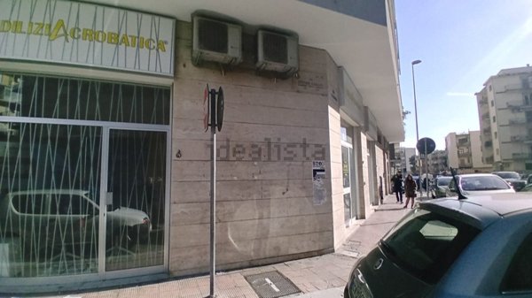 locale commerciale in vendita a Bari in zona Picone