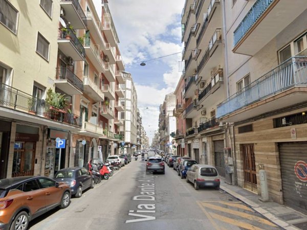 negozio in vendita a Bari in zona Murat