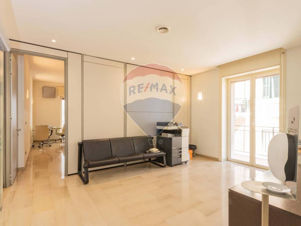 ufficio in vendita a Bari in zona Murat