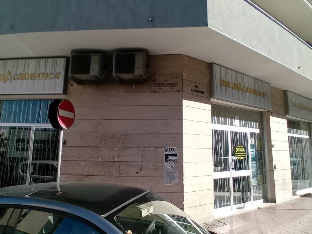 negozio in vendita a Bari in zona Picone