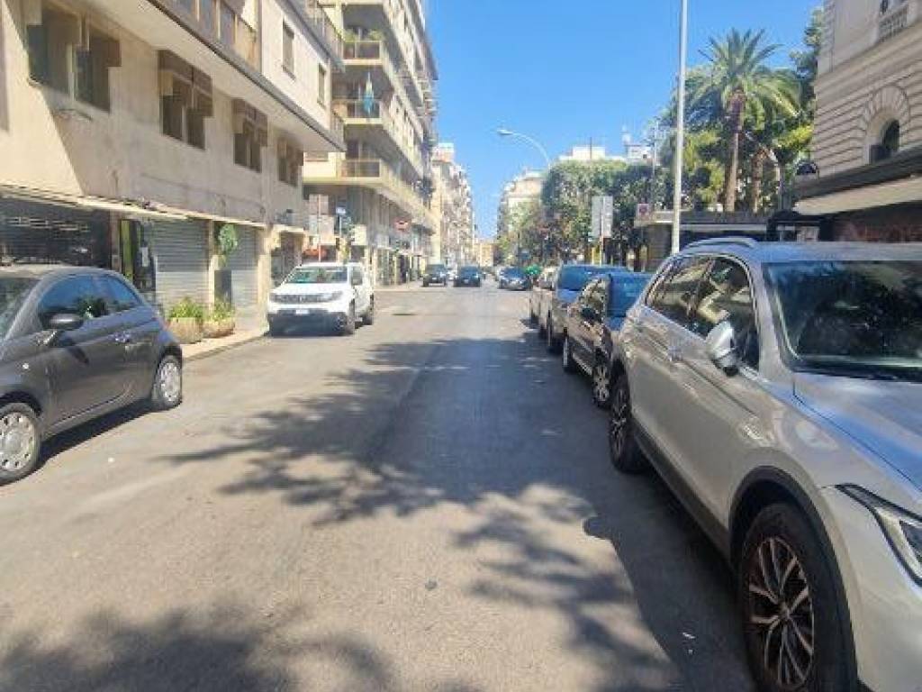 negozio in vendita a Bari in zona Murat