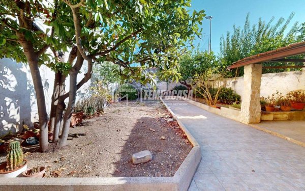 casa indipendente in vendita a Bari in zona Carbonara