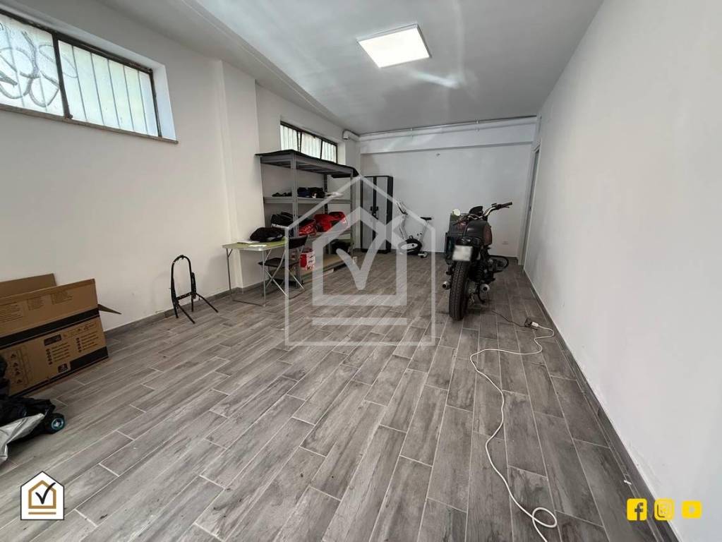 locale commerciale in vendita a Bari in zona Picone