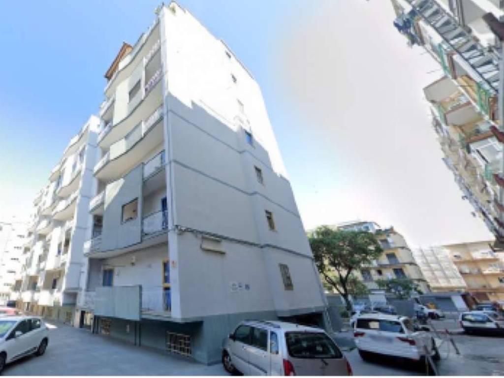 locale commerciale in vendita a Bari in zona Mungivacca