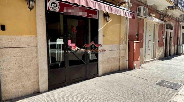 negozio in vendita a Bari in zona Libertà