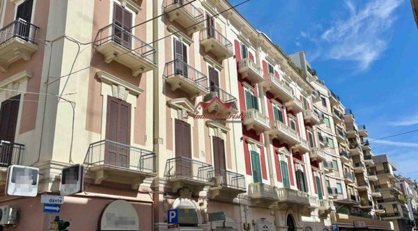 negozio in vendita a Bari in zona Murat