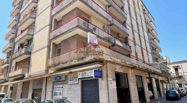 negozio in vendita a Bari in zona Murat