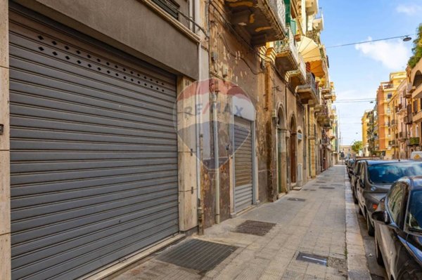 negozio in vendita a Bari in zona Libertà
