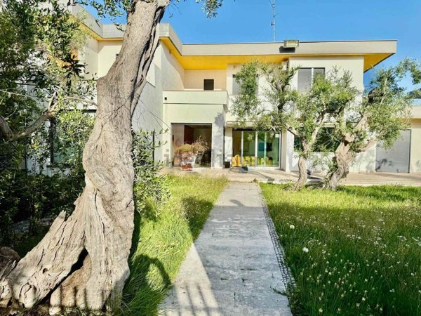 casa indipendente in vendita a Bari in zona Murat