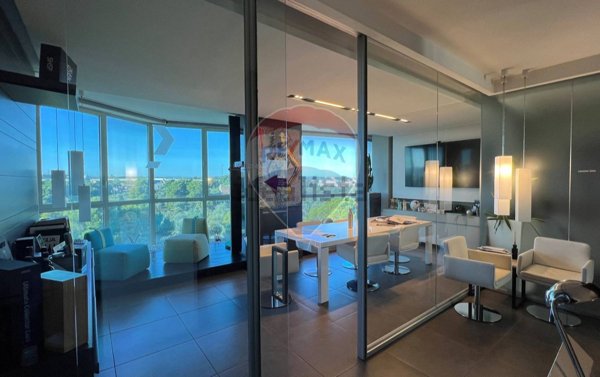 ufficio in vendita a Bari in zona Poggiofranco