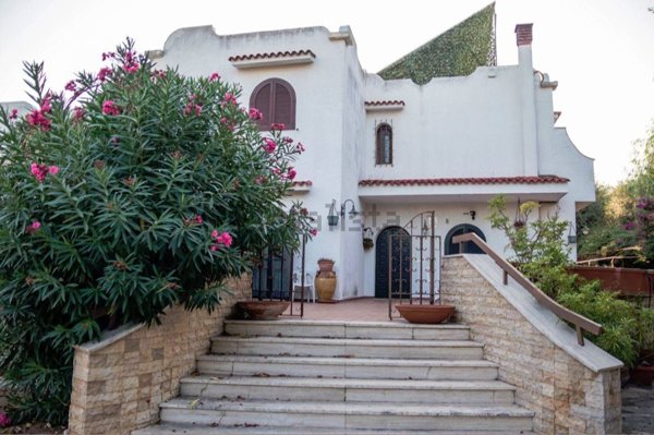 casa indipendente in vendita a Bari in zona Carbonara
