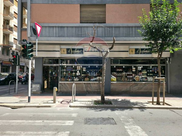 negozio in vendita a Bari in zona Murat