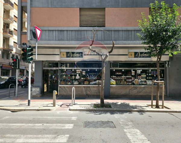 negozio in vendita a Bari in zona Murat