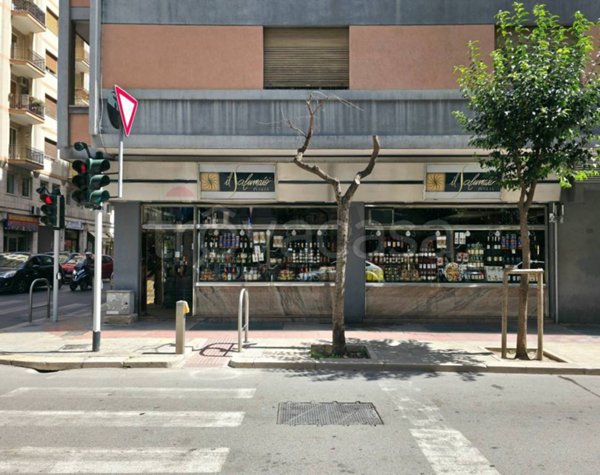negozio in vendita a Bari in zona Murat