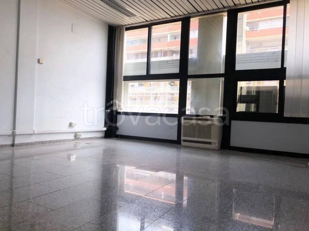 ufficio in vendita a Bari in zona Japigia