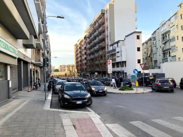 ufficio in vendita a Bari in zona Carrassi