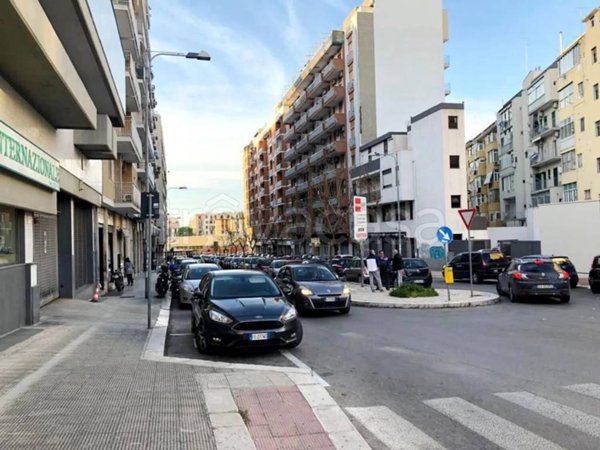 ufficio in vendita a Bari in zona Picone